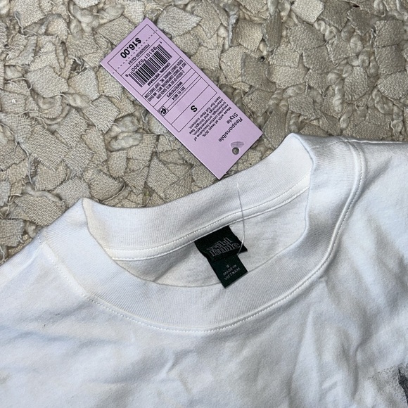 Oversized graphic tee NWT - Picture 2 of 3